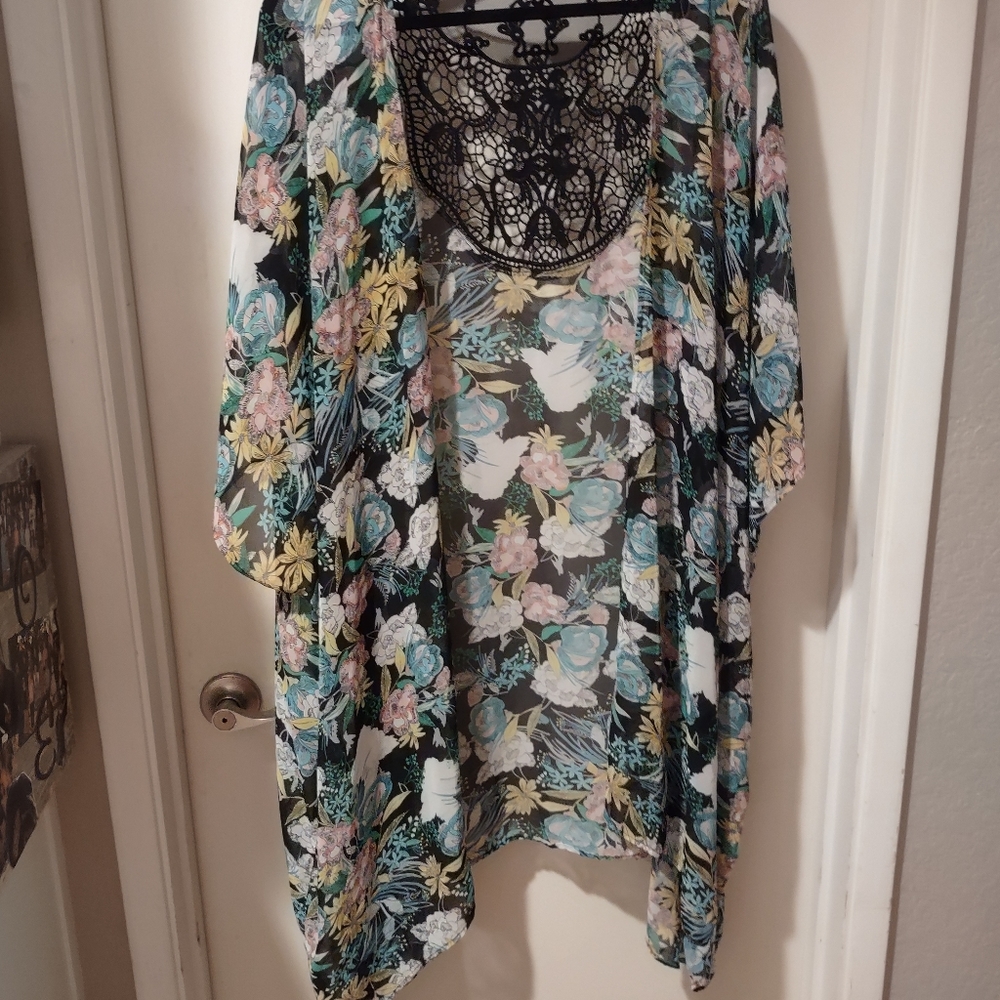 Floral sheer lace back kimono
